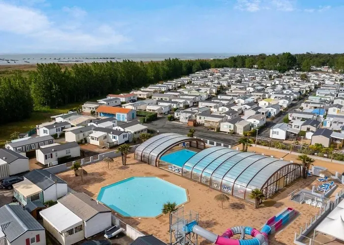 ZEcamping 4 étoiles 200m de la plage piscine couverte pet friendly animations La Tranche-sur-Mer